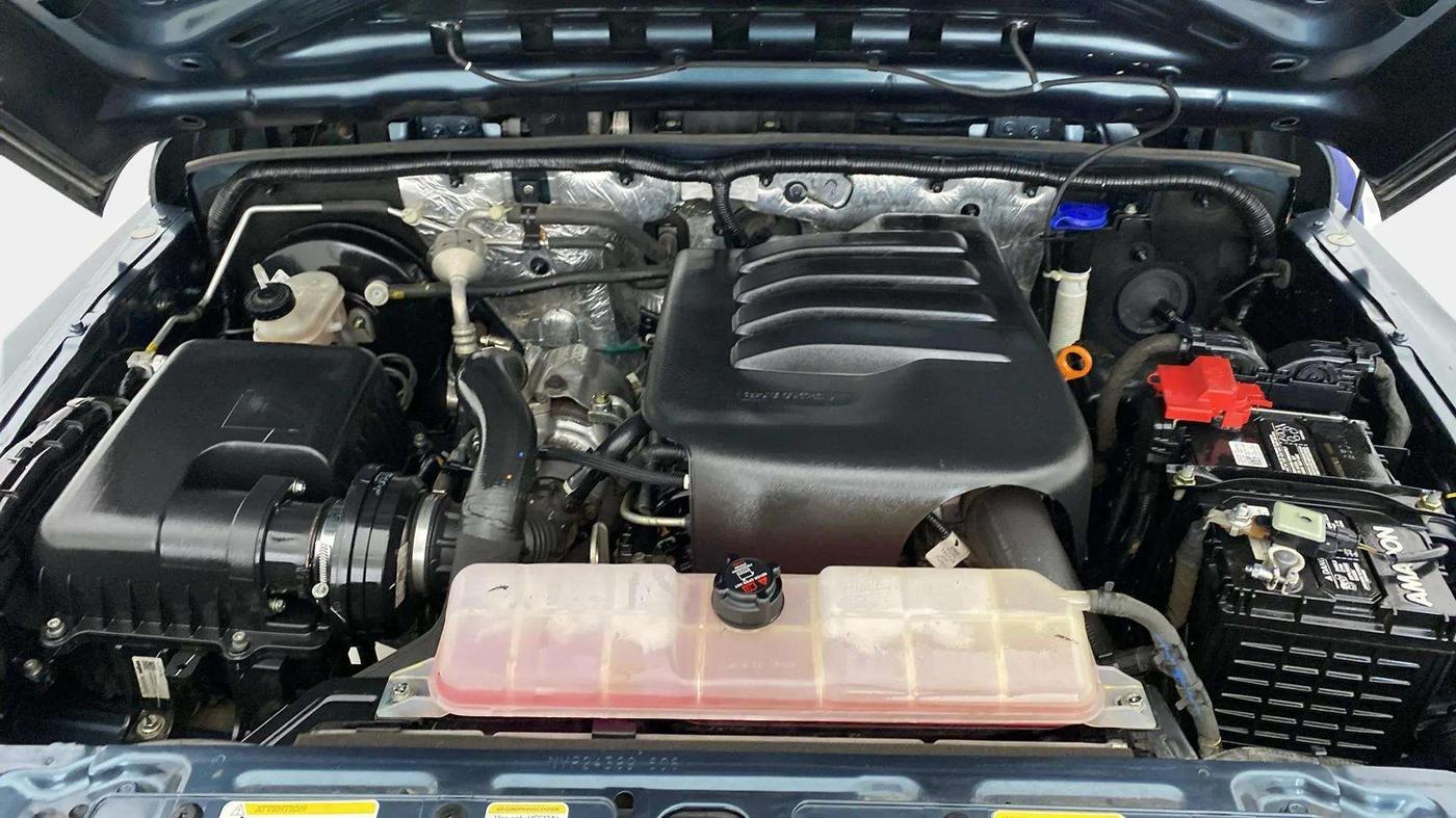 2023 Mahindra Thar LX P 2WD AT HT, Petrol, Automatic, 22,131 km, Engine View