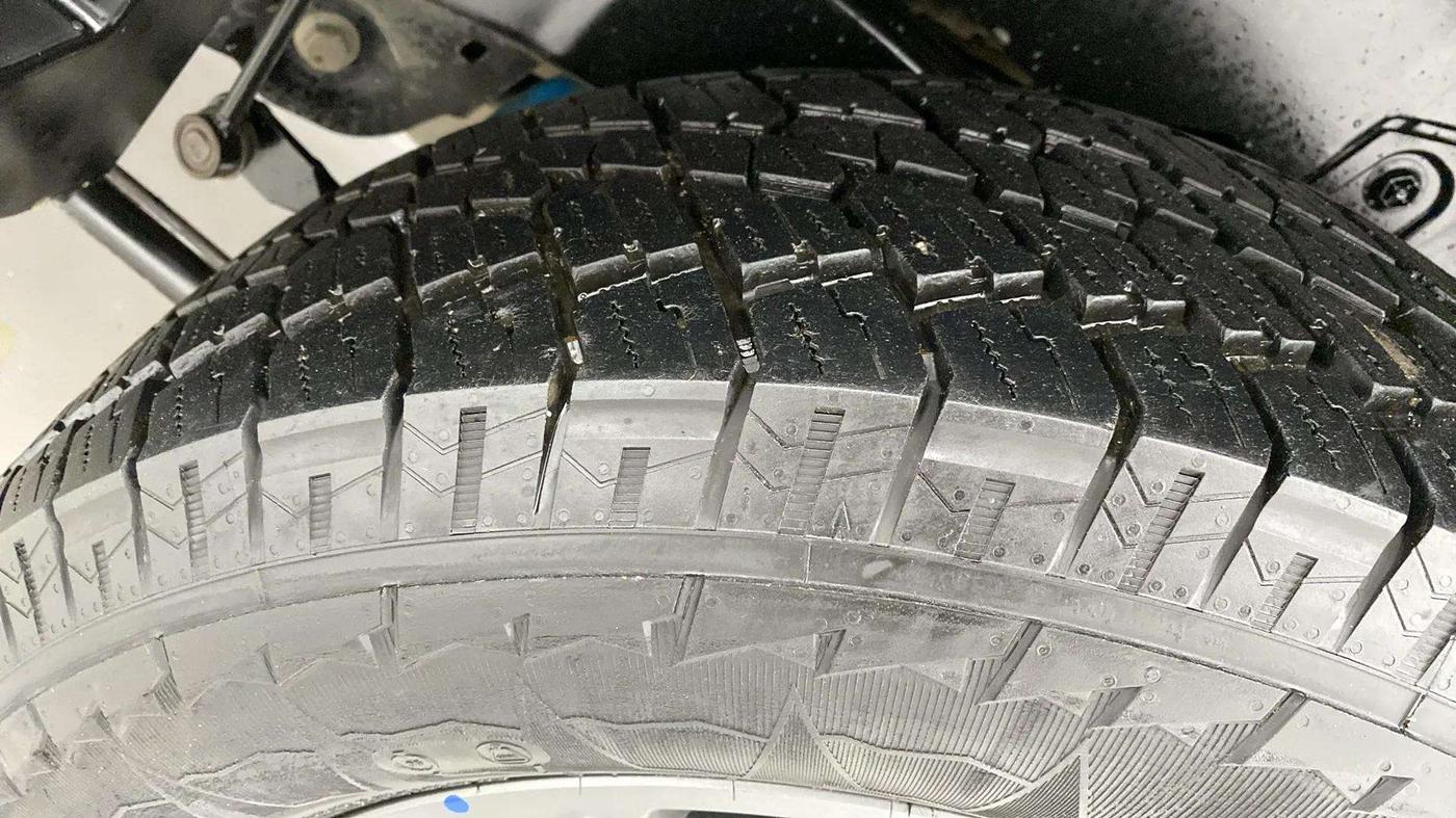 2023 Mahindra Thar LX P 2WD AT HT, Petrol, Automatic, 22,131 km, Left Rear Tyre Tread