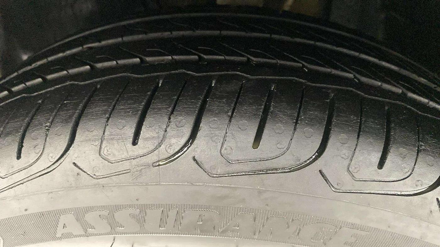 2022 Tata ALTROZ XZ PLUS PETROL DARK EDITION, Petrol, Manual, 21,808 km, Left Front Tyre Tread