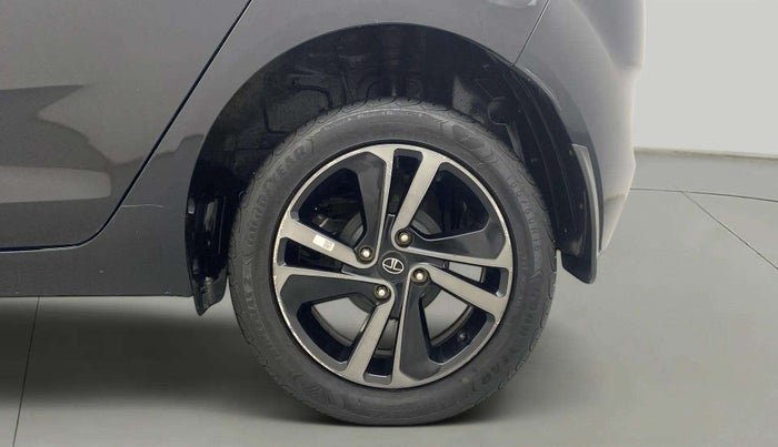 2022 Tata ALTROZ XZ PLUS PETROL DARK EDITION, Petrol, Manual, 21,808 km, Left Front Wheel