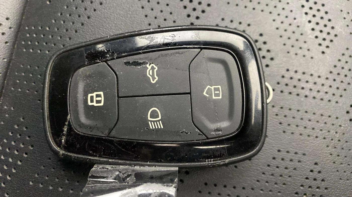 2022 Tata ALTROZ XZ PLUS PETROL DARK EDITION, Petrol, Manual, 21,808 km, Key Close Up
