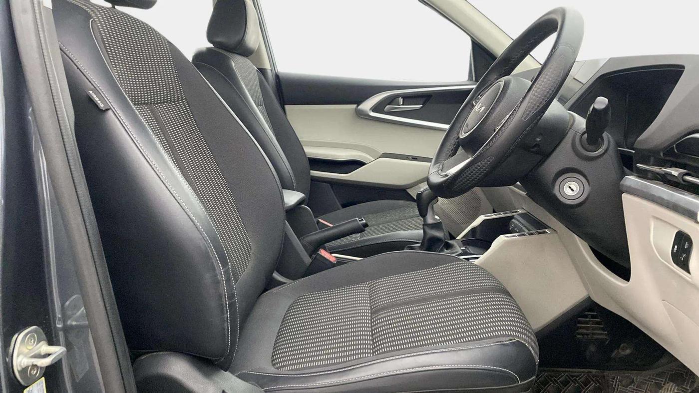 2022 KIA CARENS PRESTIGE 1.4 PETROL 7 STR, Petrol, Manual, 16,784 km, Right Side Front Door Cabin