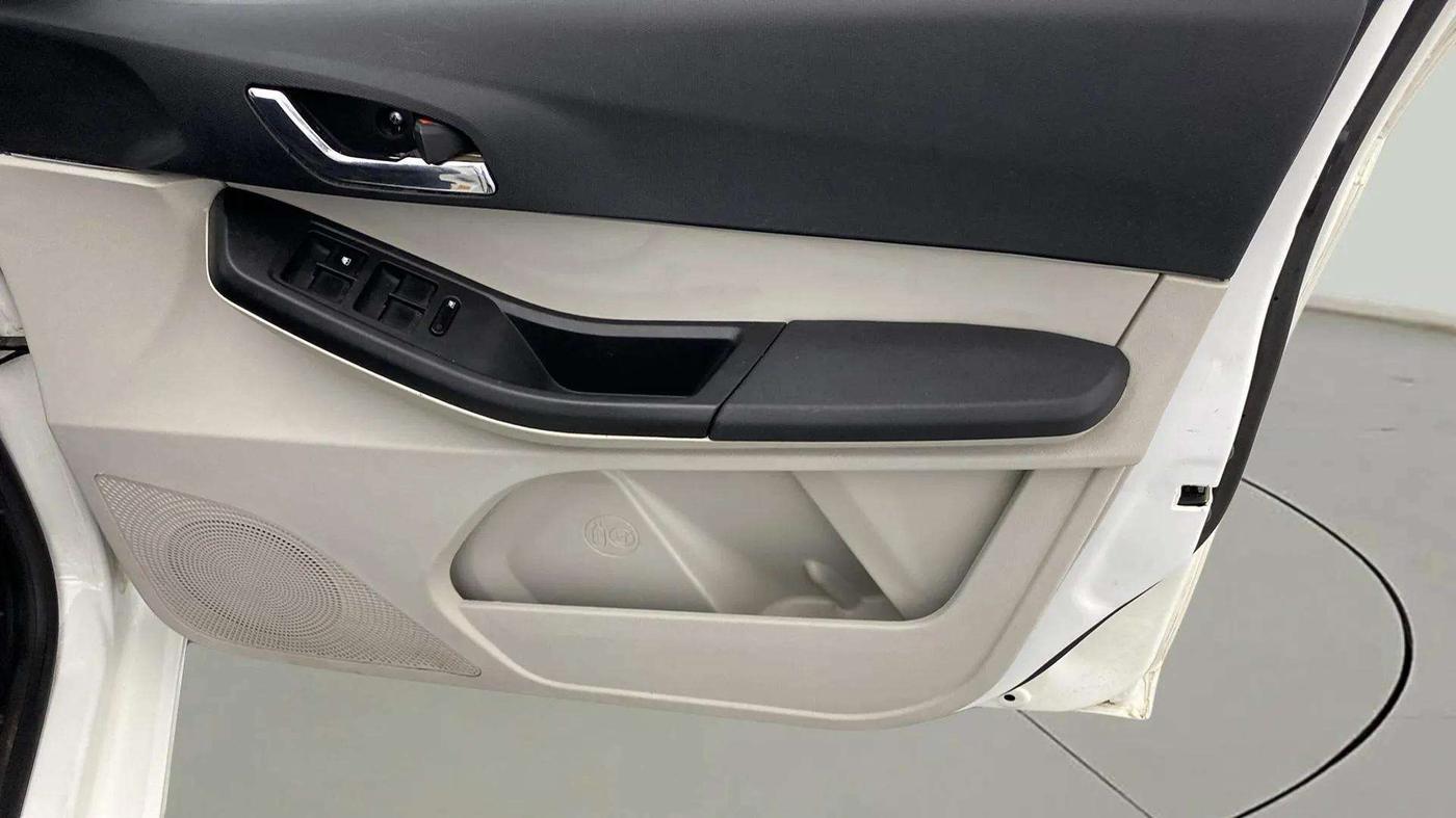 2022 Tata Tiago XZ PLUS CNG, CNG, Manual, 29,278 km, Driver Side Door Panels Control