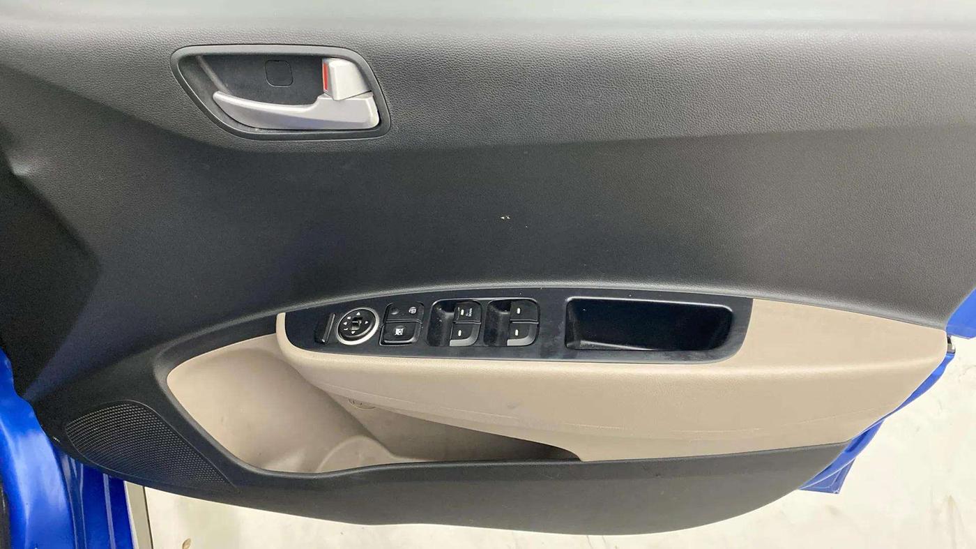 2018 Hyundai Grand i10 ASTA 1.2 KAPPA VTVT, Petrol, Manual, 66,902 km, Driver Side Door Panels Control