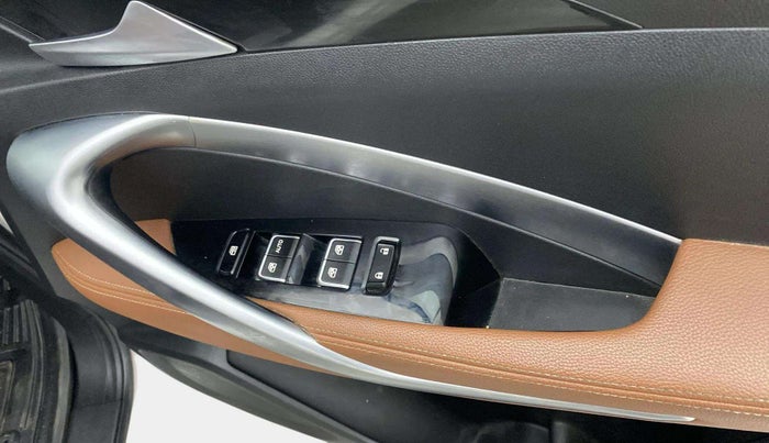 2021 MG HECTOR PLUS SHARP 1.5 PETROL TURBO CVT 6-STR, Petrol, Automatic, 40,854 km, Driver Side Door Panels Control