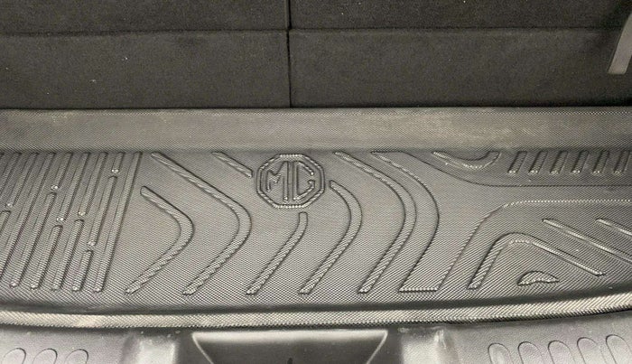 2021 MG HECTOR PLUS SHARP 1.5 PETROL TURBO CVT 6-STR, Petrol, Automatic, 40,854 km, Dicky (Boot door) - Tool missing