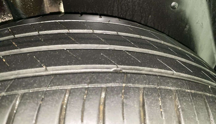 2021 MG HECTOR PLUS SHARP 1.5 PETROL TURBO CVT 6-STR, Petrol, Automatic, 40,854 km, Right Rear Tyre Tread