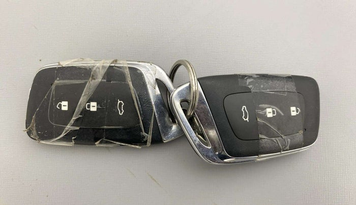 2021 MG HECTOR PLUS SHARP 1.5 PETROL TURBO CVT 6-STR, Petrol, Automatic, 40,854 km, Key Close Up