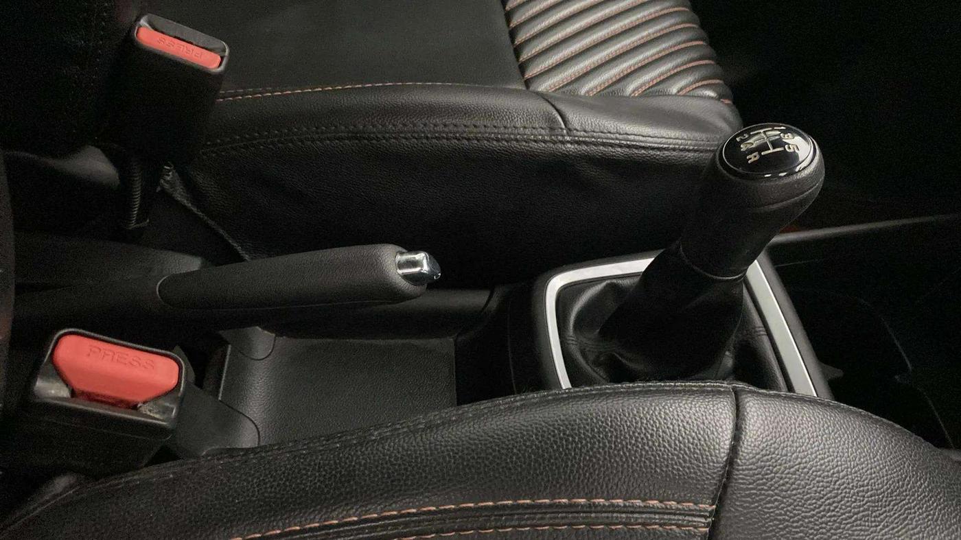 2021 Maruti Swift VXI, Petrol, Manual, 60,825 km, Gear Lever
