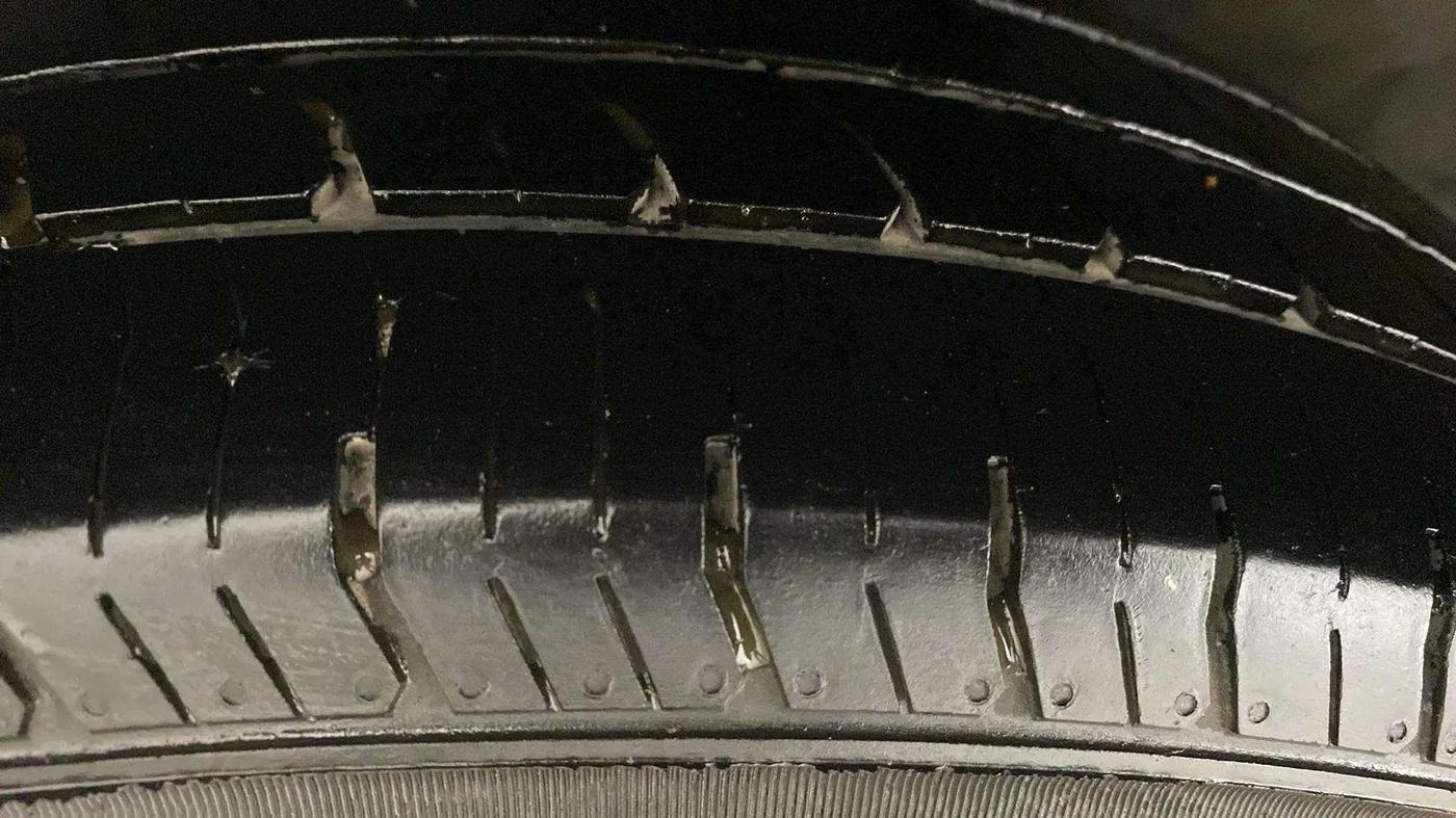2021 Maruti Swift VXI, Petrol, Manual, 60,825 km, Right Front Tyre Tread
