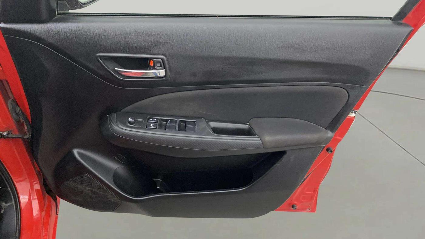 2021 Maruti Swift VXI, Petrol, Manual, 60,825 km, Driver Side Door Panels Control