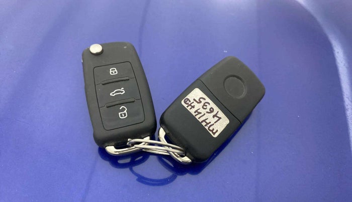 2018 Volkswagen Polo HIGHLINE PLUS 1.0 16 ALLOY, Petrol, Manual, 46,625 km, Key Close Up