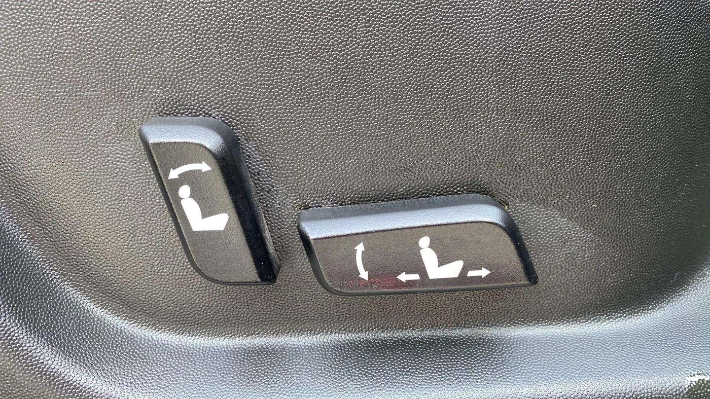 2019 Mahindra XUV500 W11(O), Diesel, Manual, 21,156 km, Driver Side Adjustment Panel
