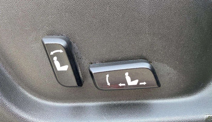 2019 Mahindra XUV500 W11(O), Diesel, Manual, 21,156 km, Driver Side Adjustment Panel