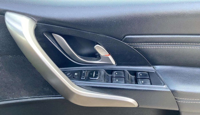 2019 Mahindra XUV500 W11(O), Diesel, Manual, 21,156 km, Driver Side Door Panels Control