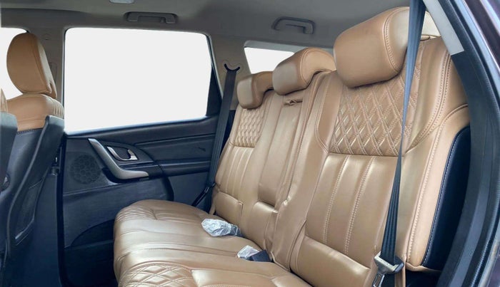 2019 Mahindra XUV500 W11(O), Diesel, Manual, 21,156 km, Right Side Rear Door Cabin
