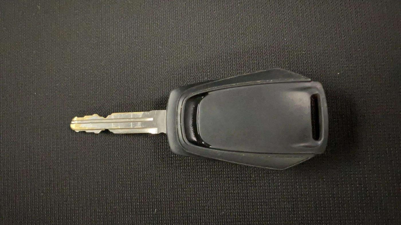 2018 Mahindra KUV 100 NXT K4+ P 6 STR, Petrol, Manual, 30,011 km, Key Close Up