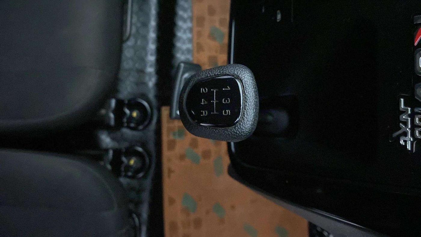 2018 Mahindra KUV 100 NXT K4+ P 6 STR, Petrol, Manual, 30,011 km, Gear Lever