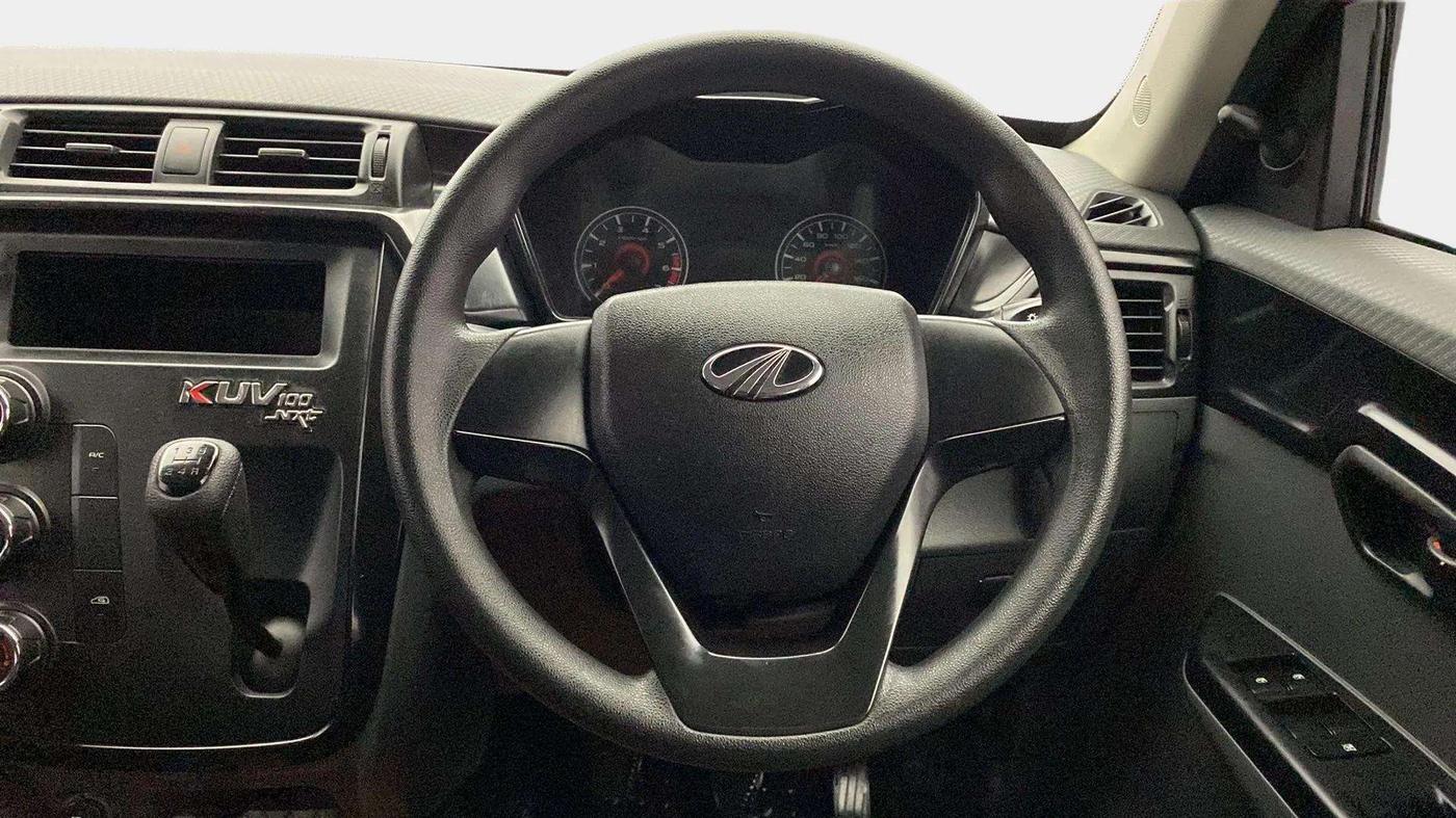 2018 Mahindra KUV 100 NXT K4+ P 6 STR, Petrol, Manual, 30,011 km, Steering Wheel Close Up