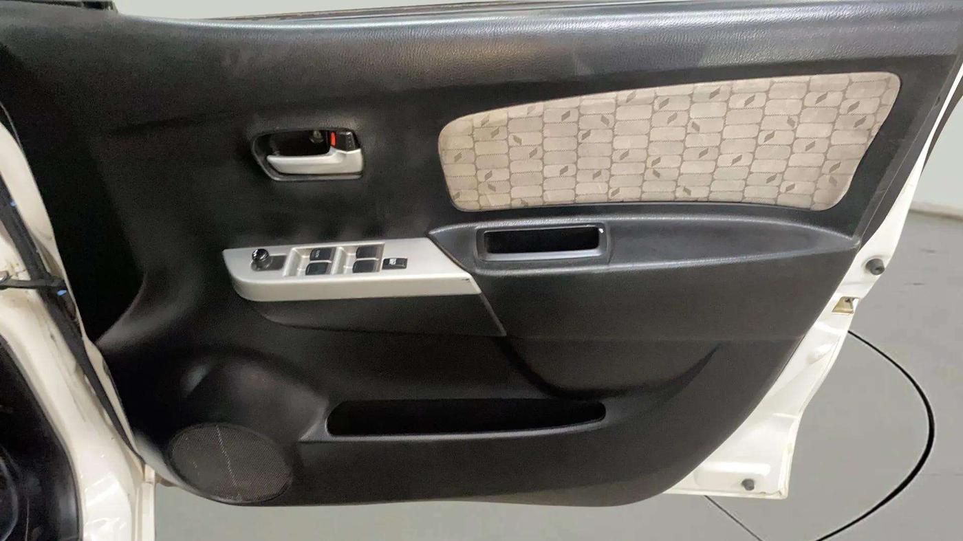 2013 Maruti Wagon R 1.0 VXI, Petrol, Manual, 52,805 km, Driver Side Door Panels Control