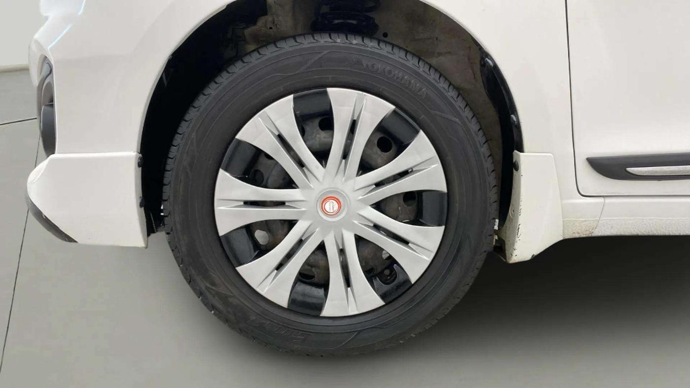 2017 Maruti Ertiga VXI, Petrol, Manual, 80,641 km, Left Front Wheel