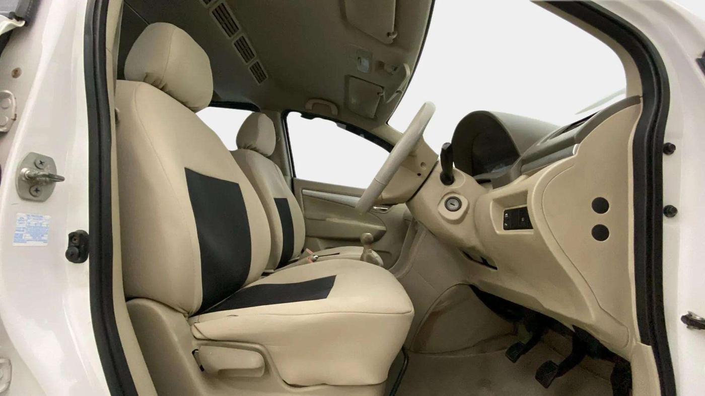 2017 Maruti Ertiga VXI, Petrol, Manual, 80,641 km, Right Side Front Door Cabin