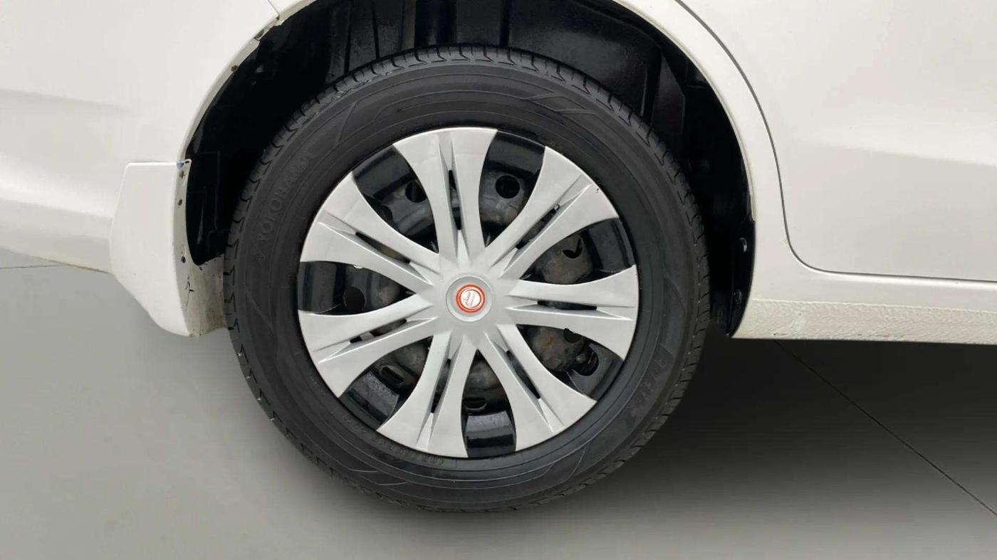 2017 Maruti Ertiga VXI, Petrol, Manual, 80,641 km, Right Rear Wheel