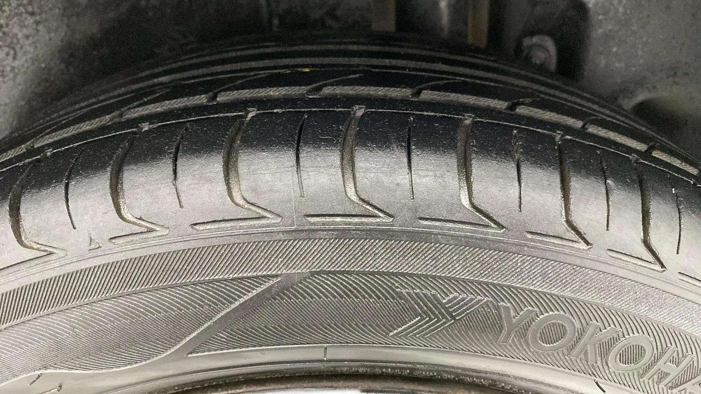 2017 Maruti Ertiga VXI, Petrol, Manual, 80,641 km, Left Rear Tyre Tread