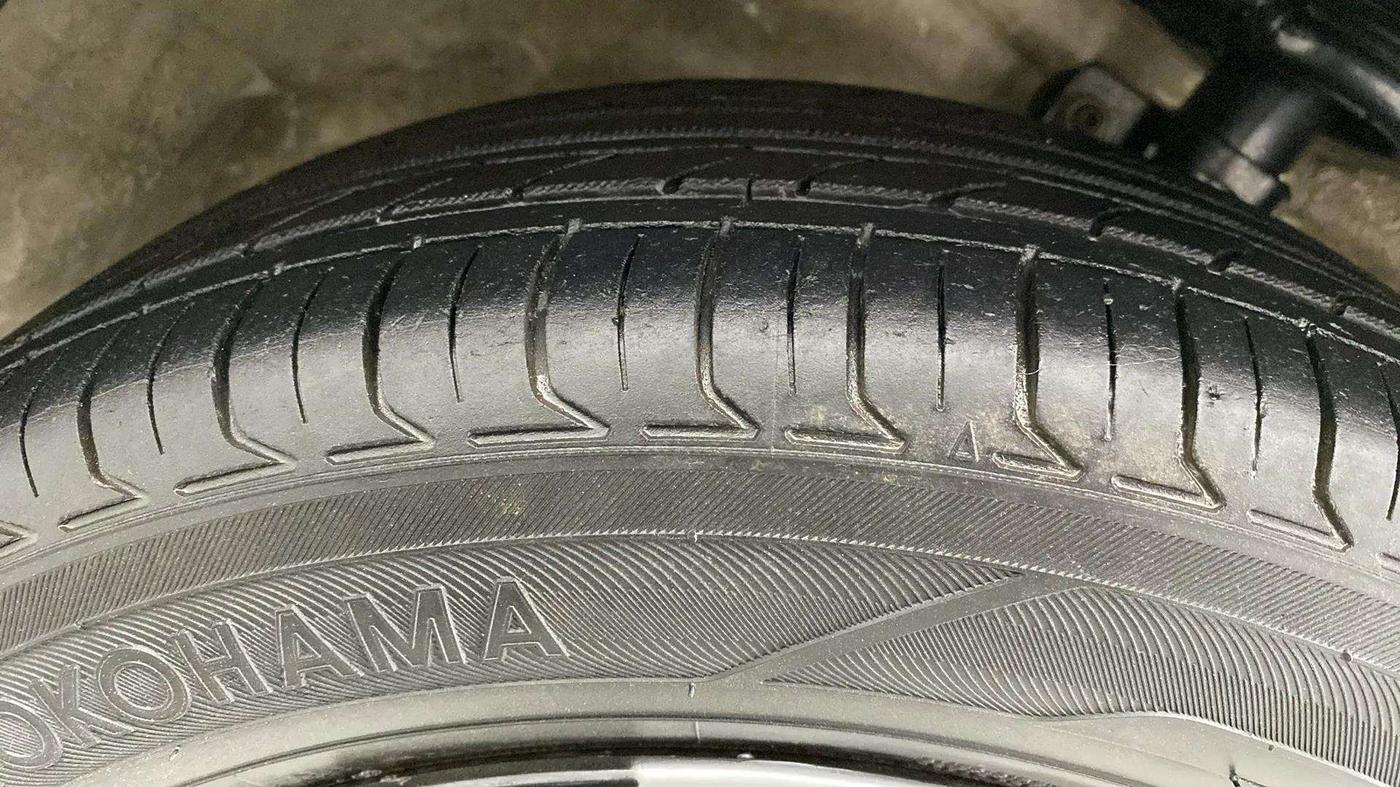 2017 Maruti Ertiga VXI, Petrol, Manual, 80,641 km, Right Front Tyre Tread