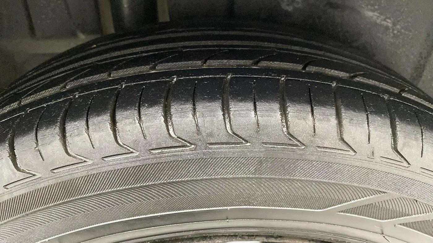 2017 Maruti Ertiga VXI, Petrol, Manual, 80,641 km, Right Rear Tyre Tread