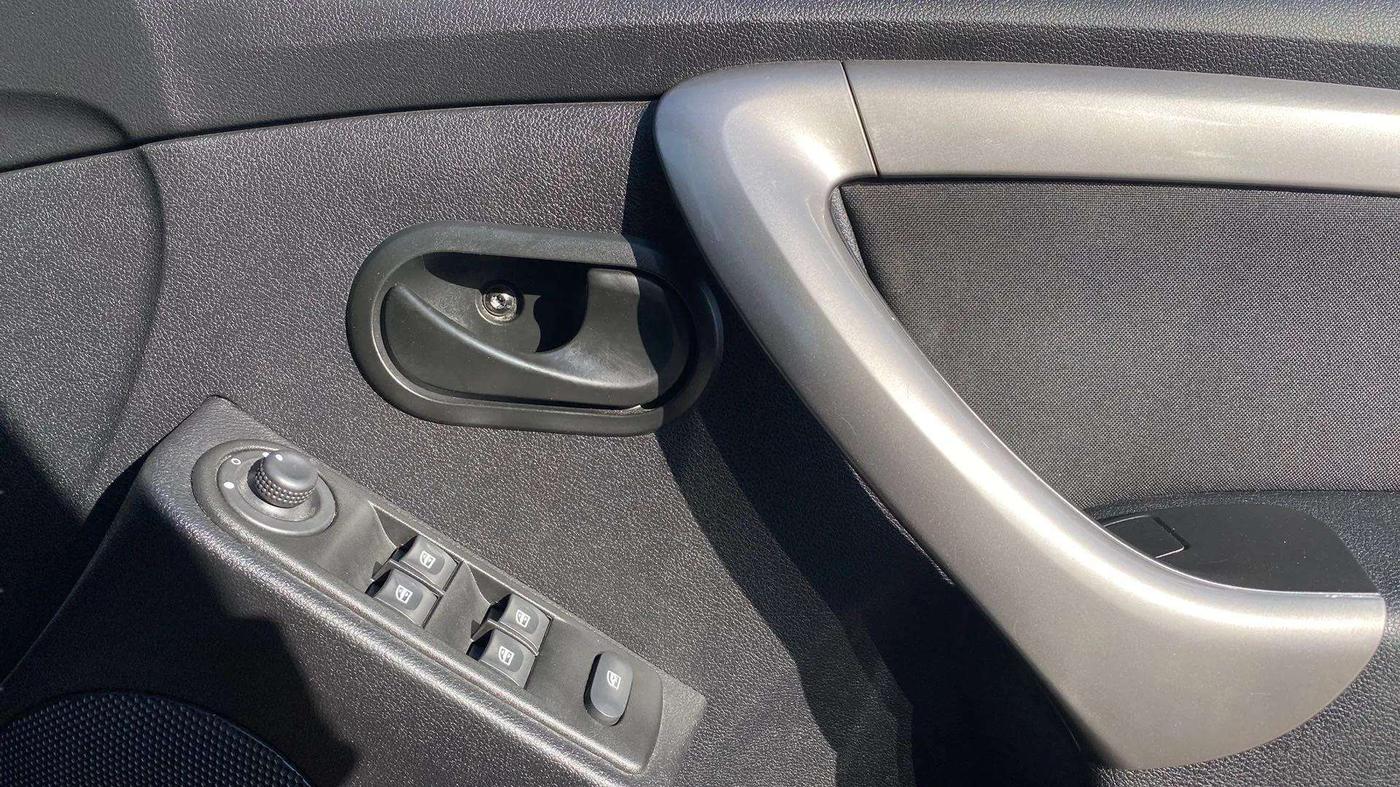 2019 Renault Duster RXS OPT CVT, Petrol, Automatic, 55,706 km, Driver Side Door Panels Control