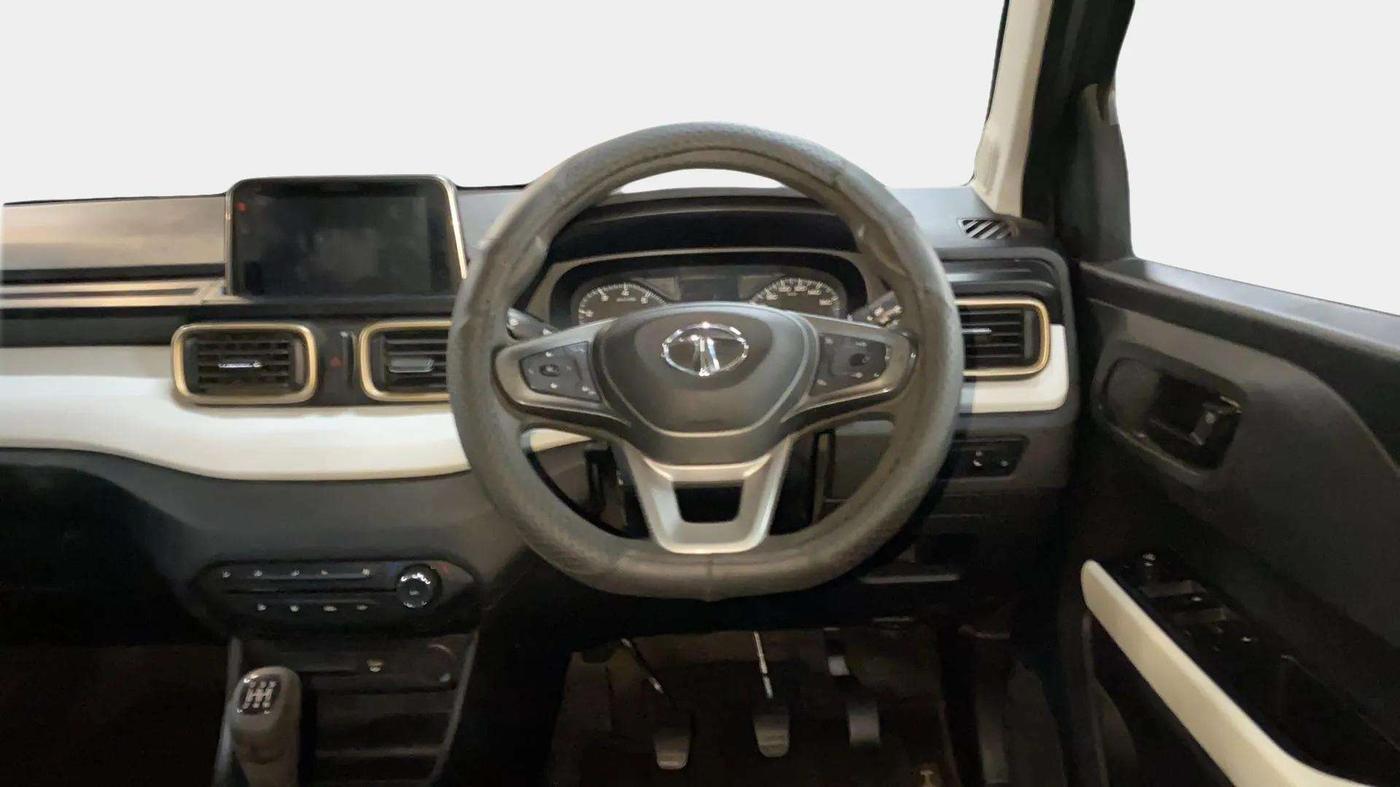 2022 Tata PUNCH ACCOMPLISHED MT, Petrol, Manual, 20,186 km, Steering Wheel Close Up