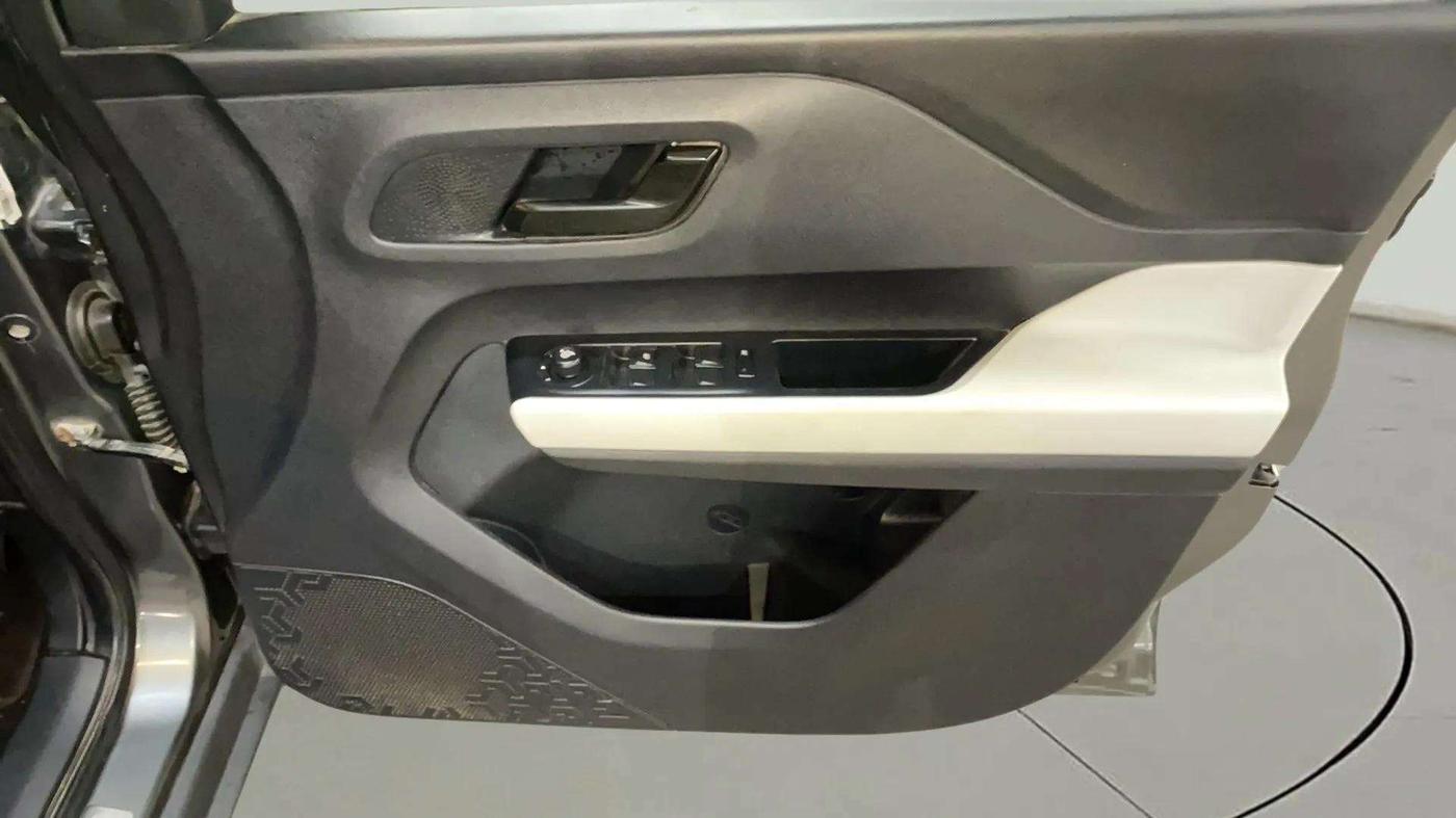 2022 Tata PUNCH ACCOMPLISHED MT, Petrol, Manual, 20,186 km, Driver Side Door Panels Control