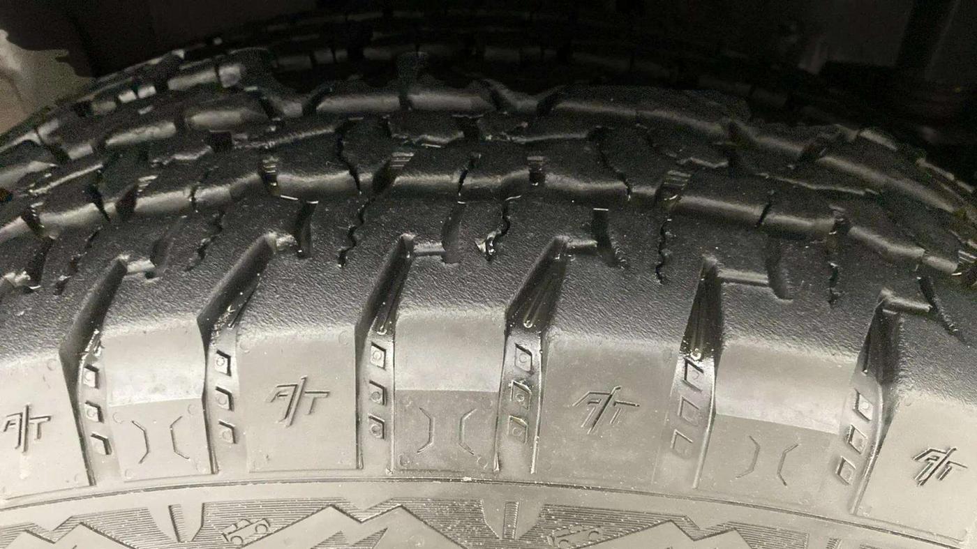 2024 Mahindra Thar LX D AT 4WD HT, Diesel, Automatic, 5,691 km, Right Front Tyre Tread