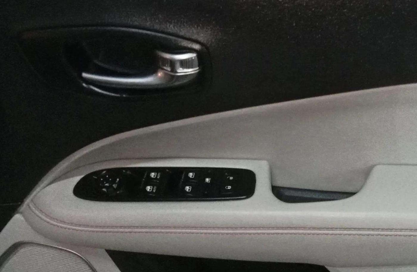 2018 Jeep Compass LIMITED (O) 1.4 PETROL AT, Petrol, Automatic, 75,947 km, Driver Side Door Panels Control