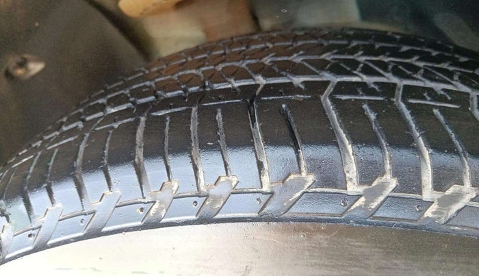 2020 Mahindra XUV500 W9, Diesel, Manual, 31,507 km, Left Front Tyre Tread