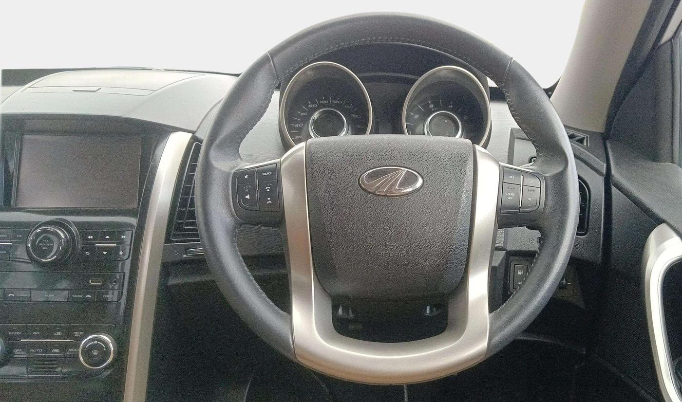 2020 Mahindra XUV500 W9, Diesel, Manual, 31,507 km, Steering Wheel Close Up
