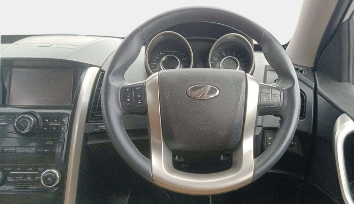 2020 Mahindra XUV500 W9, Diesel, Manual, 31,507 km, Steering Wheel Close Up