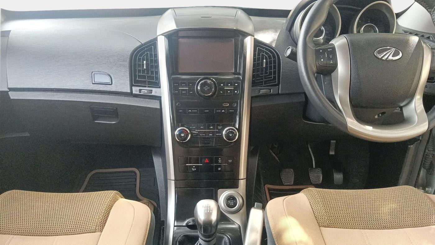 2020 Mahindra XUV500 W9, Diesel, Manual, 31,507 km, Air Conditioner