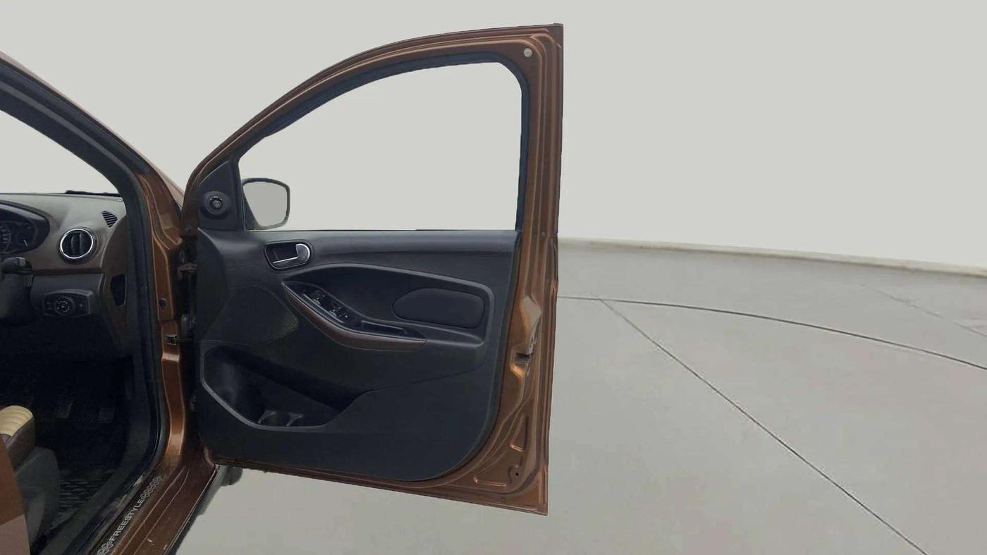 2018 Ford FREESTYLE TITANIUM 1.2 PETROL, Petrol, Manual, 26,908 km, RHS Front Door