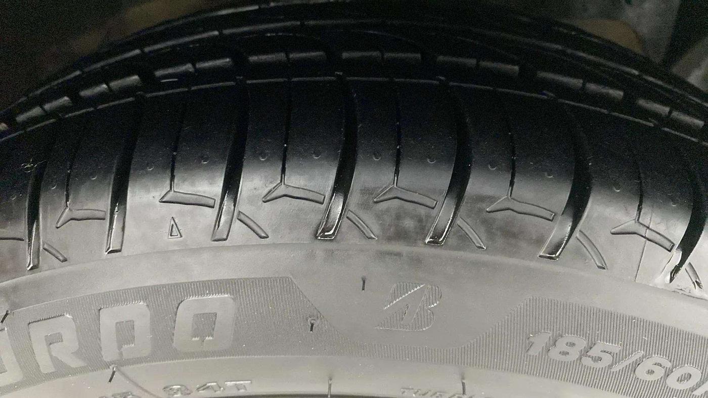 2018 Ford FREESTYLE TITANIUM 1.2 PETROL, Petrol, Manual, 26,908 km, Right Front Tyre Tread
