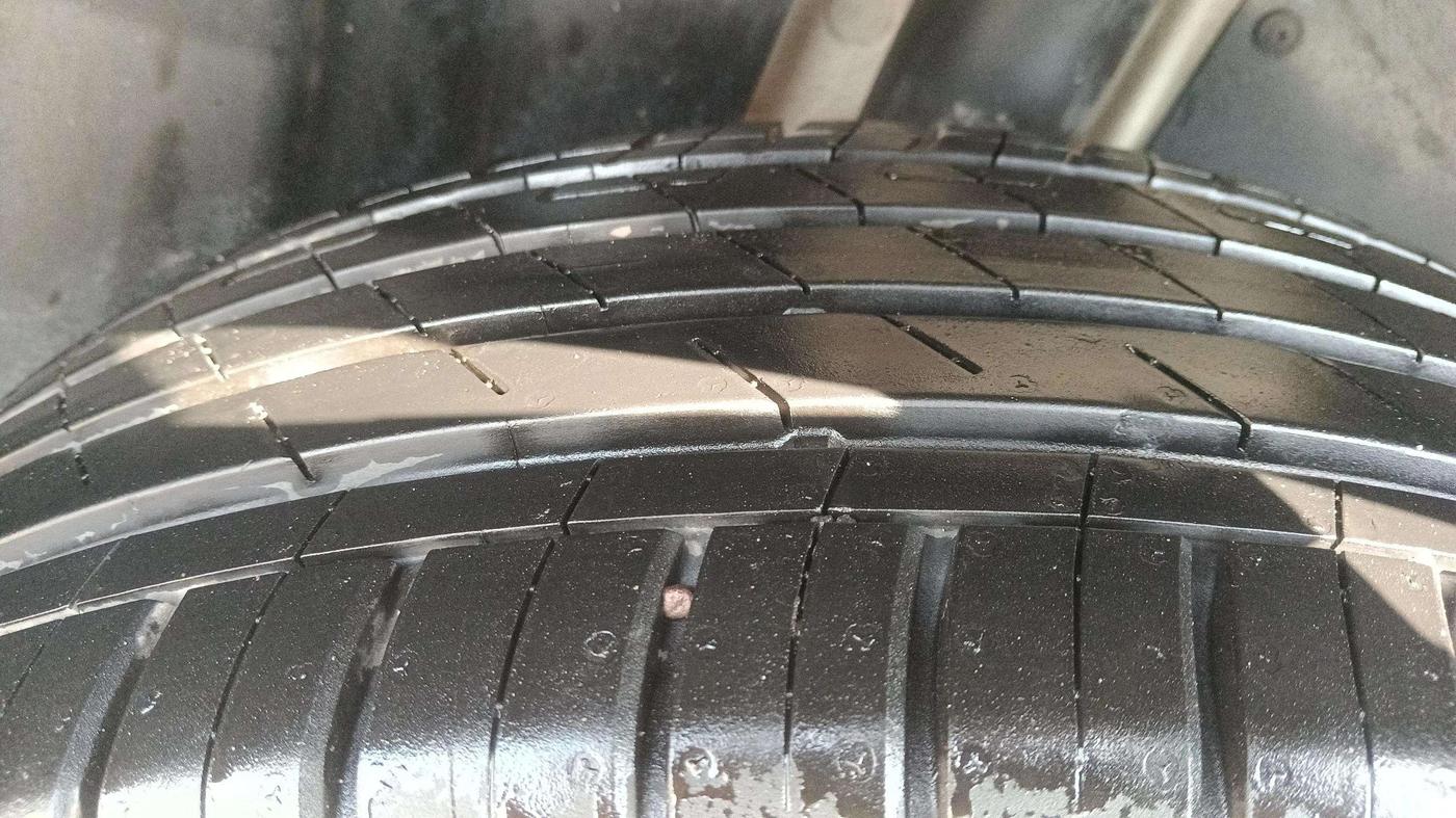 2022 MG HECTOR PLUS SHARP 1.5 PETROL TURBO CVT 6-STR, Petrol, Automatic, 4,733 km, Right Rear Tyre Tread