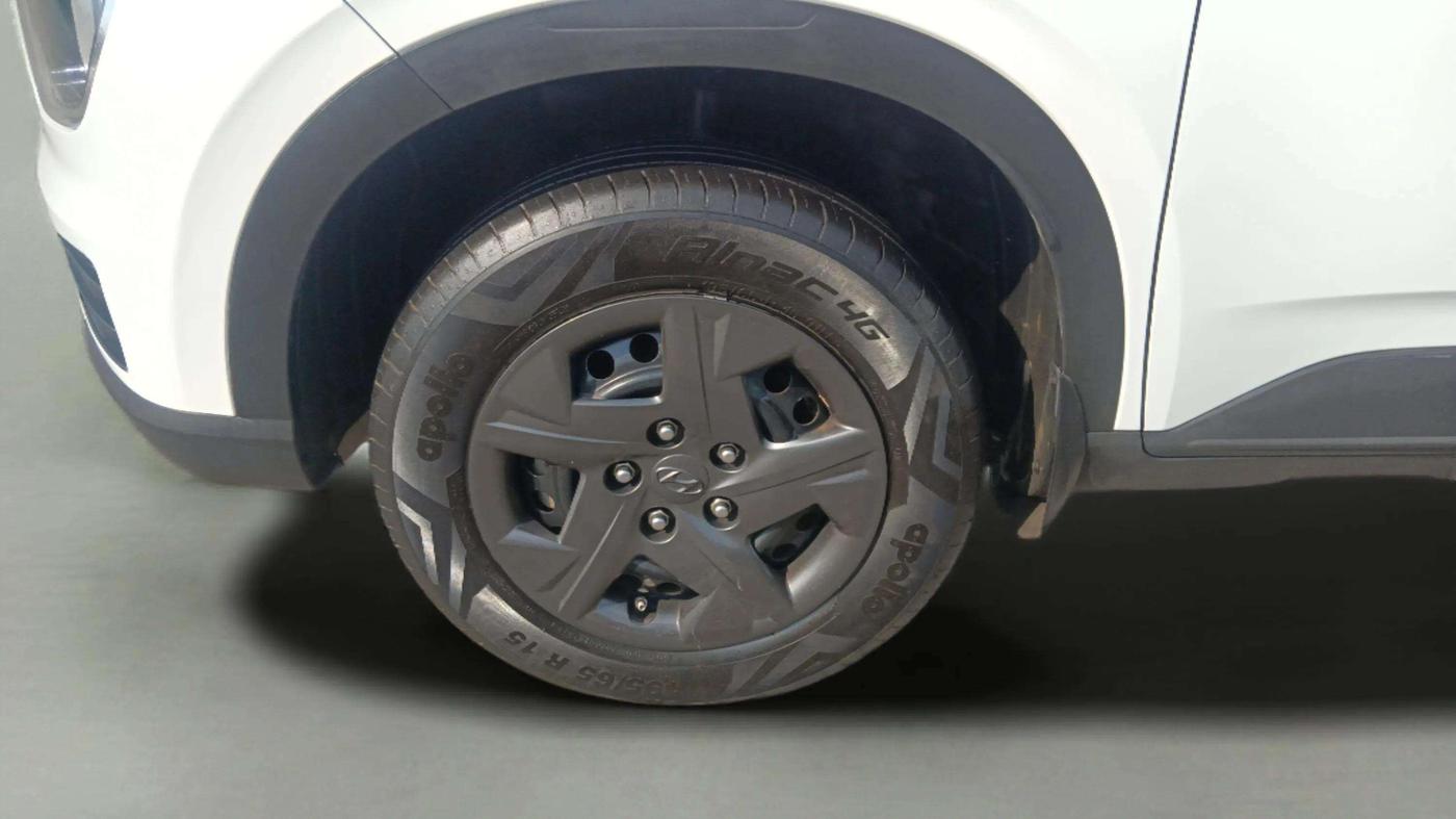 2023 Hyundai VENUE S 1.2, Petrol, Manual, 20,272 km, Left Front Wheel
