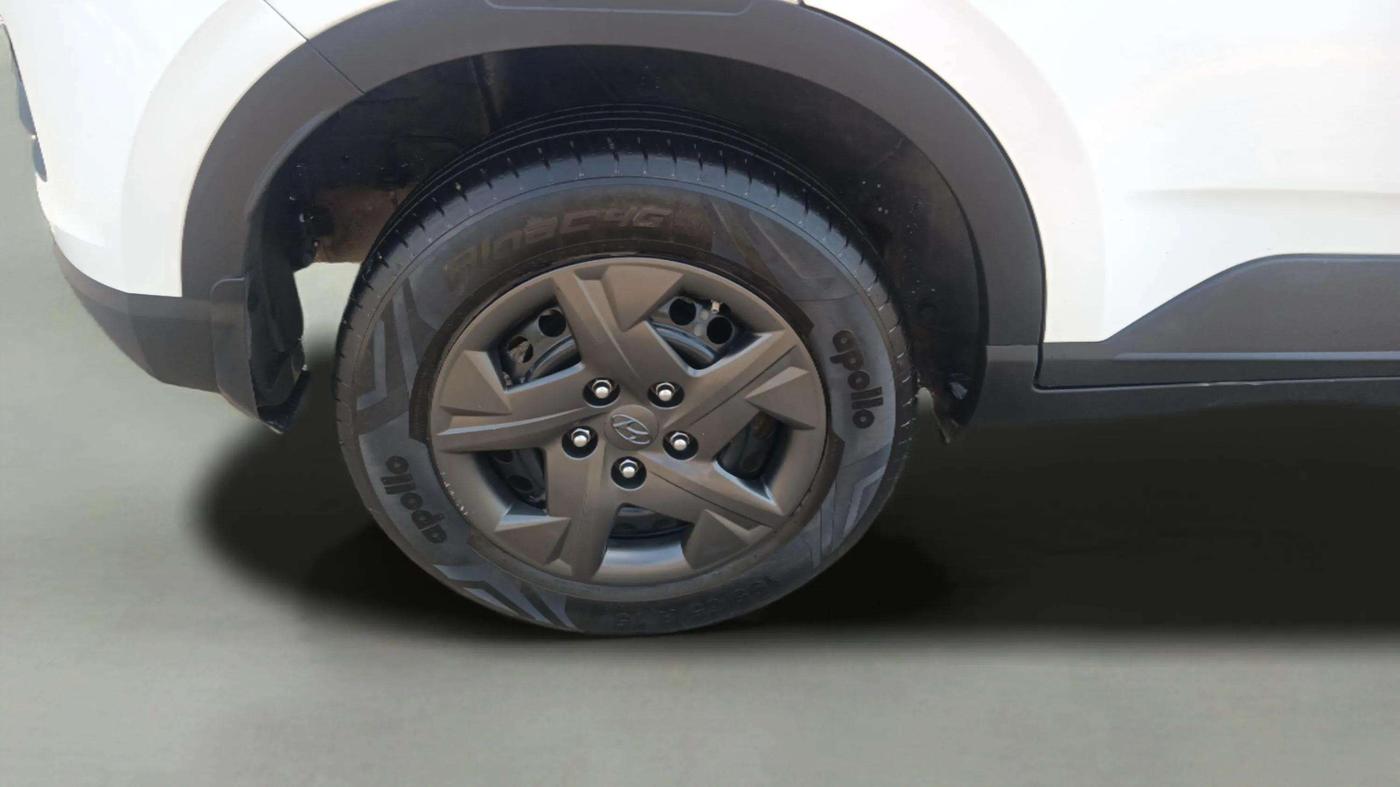 2023 Hyundai VENUE S 1.2, Petrol, Manual, 20,272 km, Right Rear Wheel