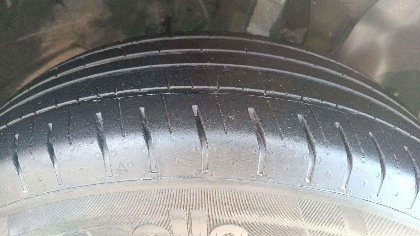 2023 Hyundai VENUE S 1.2, Petrol, Manual, 20,272 km, Right Front Tyre Tread