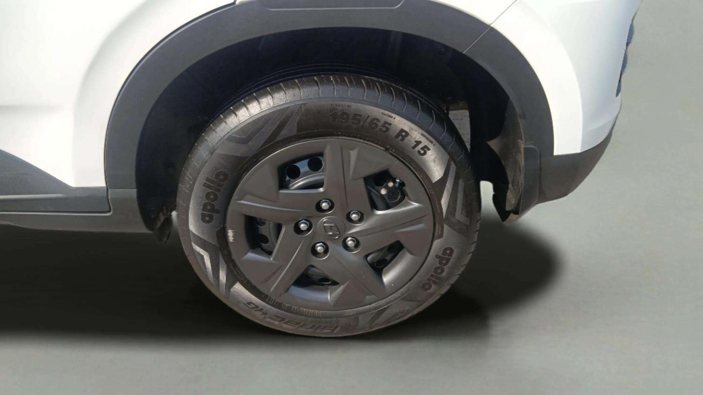 2023 Hyundai VENUE S 1.2, Petrol, Manual, 20,272 km, Left Rear Wheel