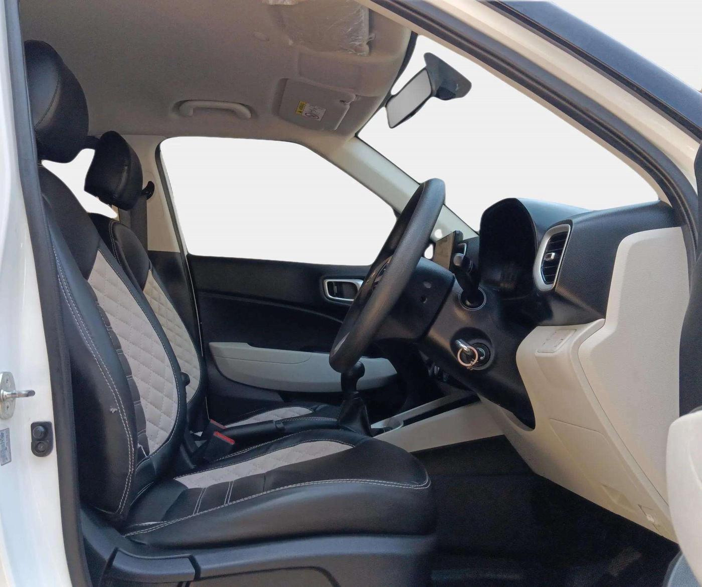 2023 Hyundai VENUE S 1.2, Petrol, Manual, 20,272 km, Right Side Front Door Cabin