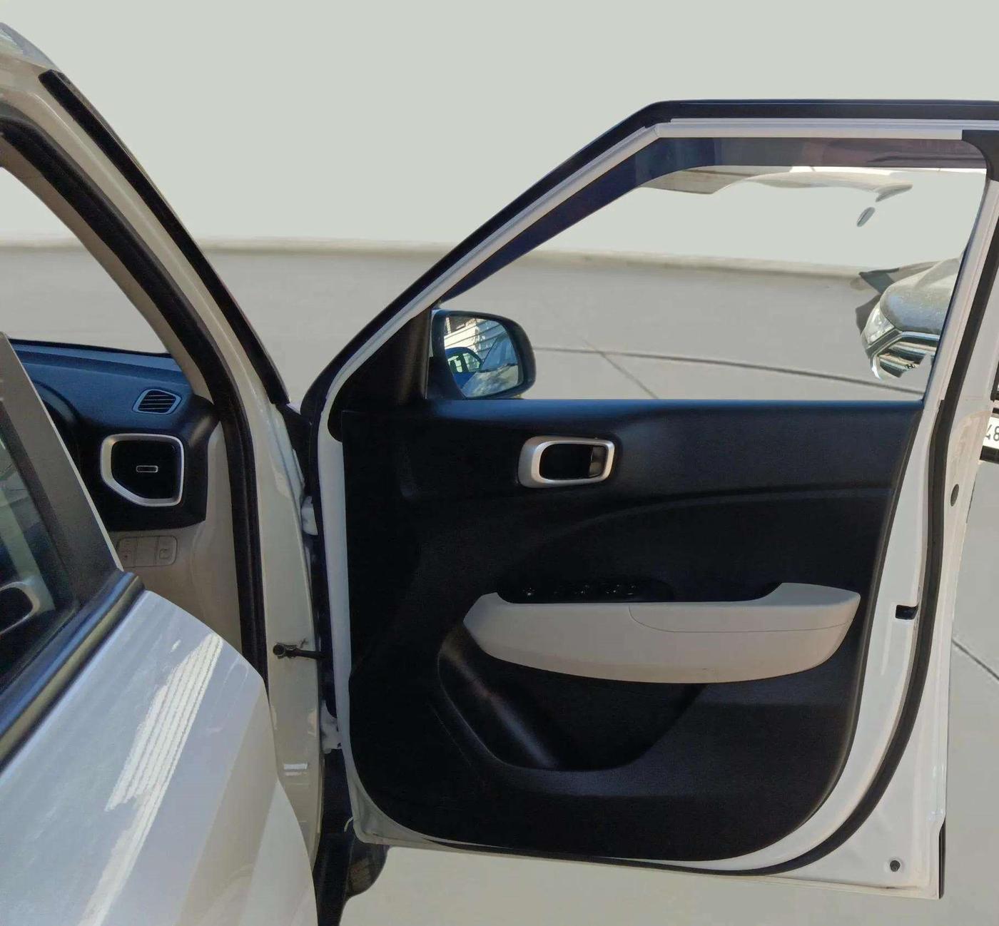 2023 Hyundai VENUE S 1.2, Petrol, Manual, 20,272 km, RHS Front Door