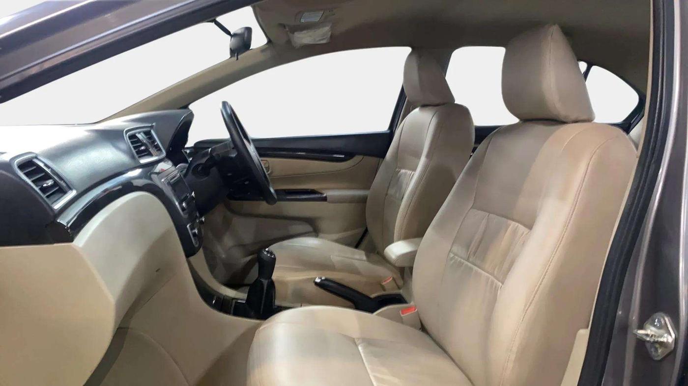 2017 Maruti Ciaz VXI+, Petrol, Manual, 60,197 km, Right Side Front Door Cabin