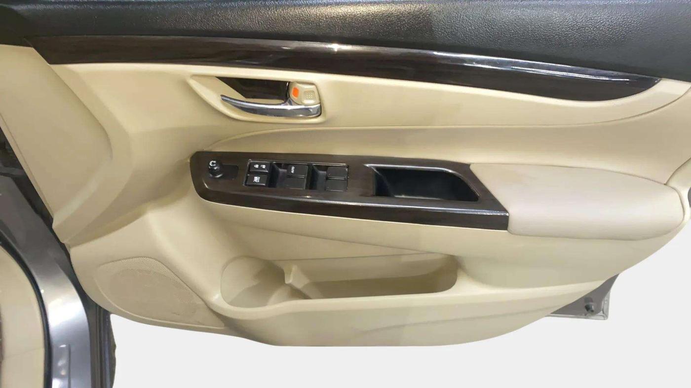 2017 Maruti Ciaz VXI+, Petrol, Manual, 60,197 km, Driver Side Door Panels Control